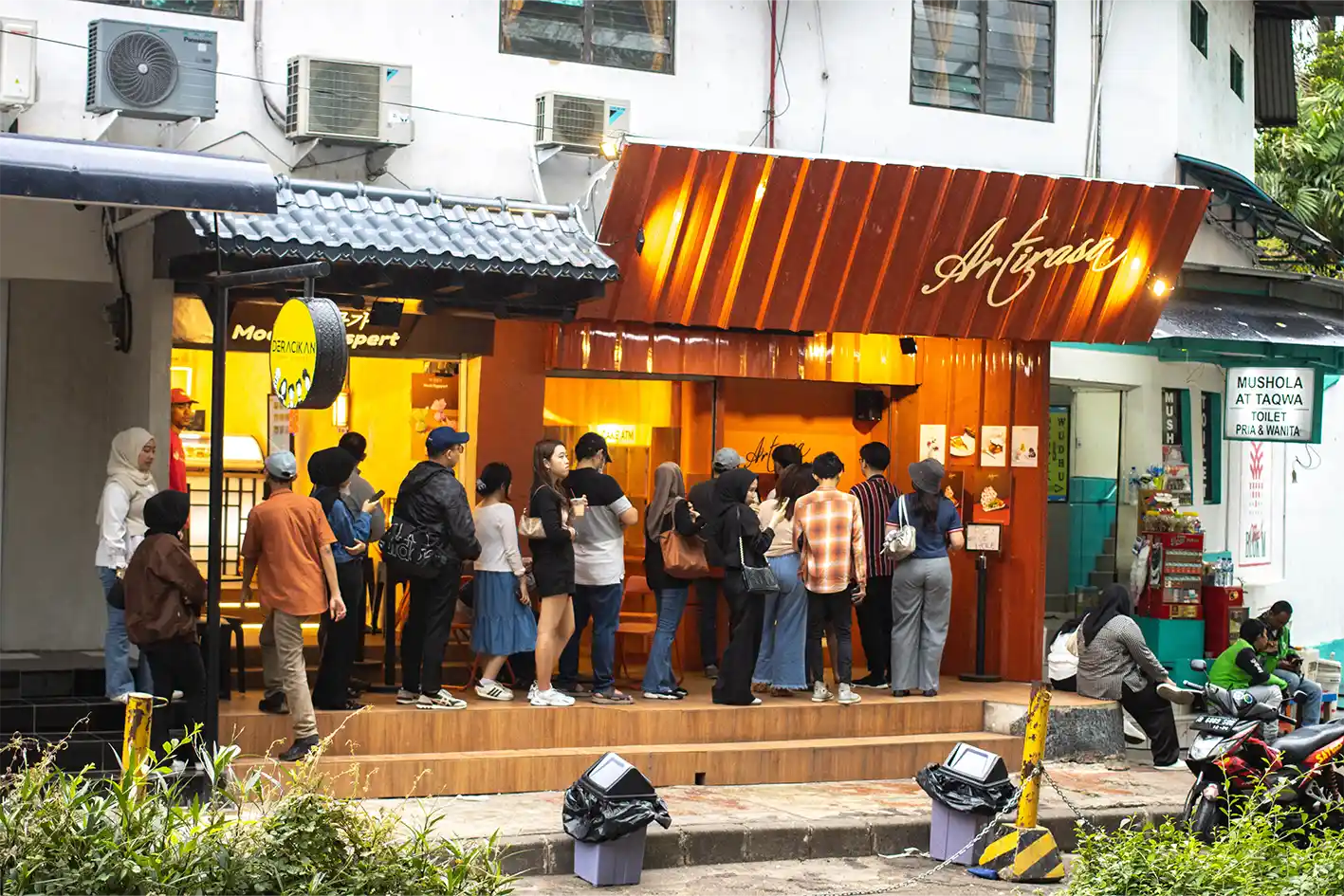 Hidden Gems! 10 Rekomendasi Kuliner di Blok M Yang Wajib Kamu Cicipi