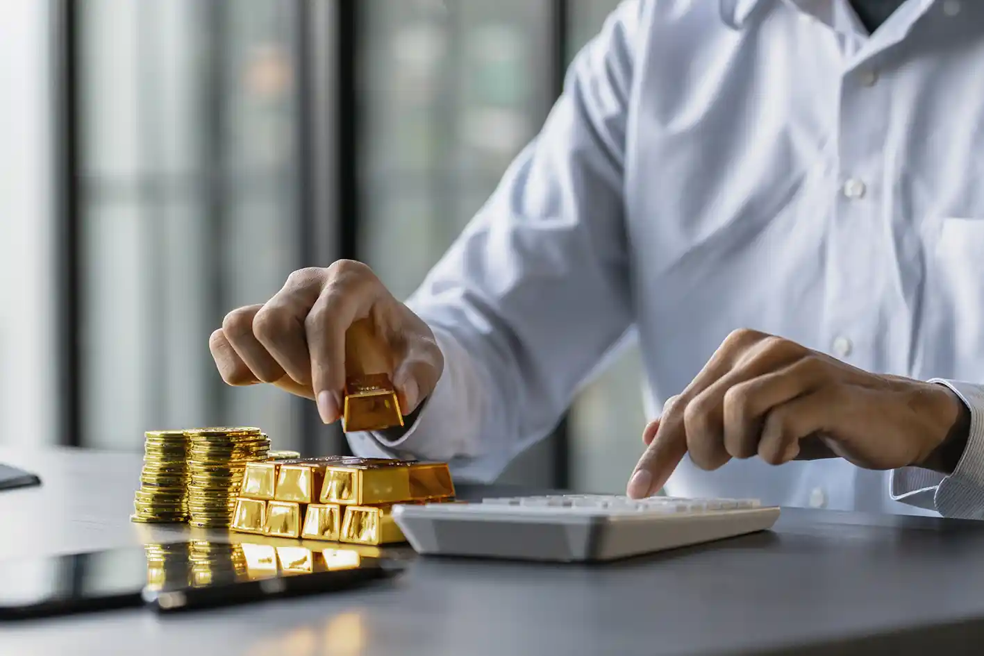 Gak Cuma Buat Disimpan, Ini 5 Manfaat Investasi Emas yang Jarang Diketahui!