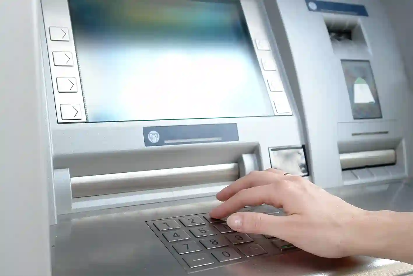 8 Cara Ambil Uang Tanpa Kartu dengan Mudah, Cepat, dan Gratis Biaya Admin