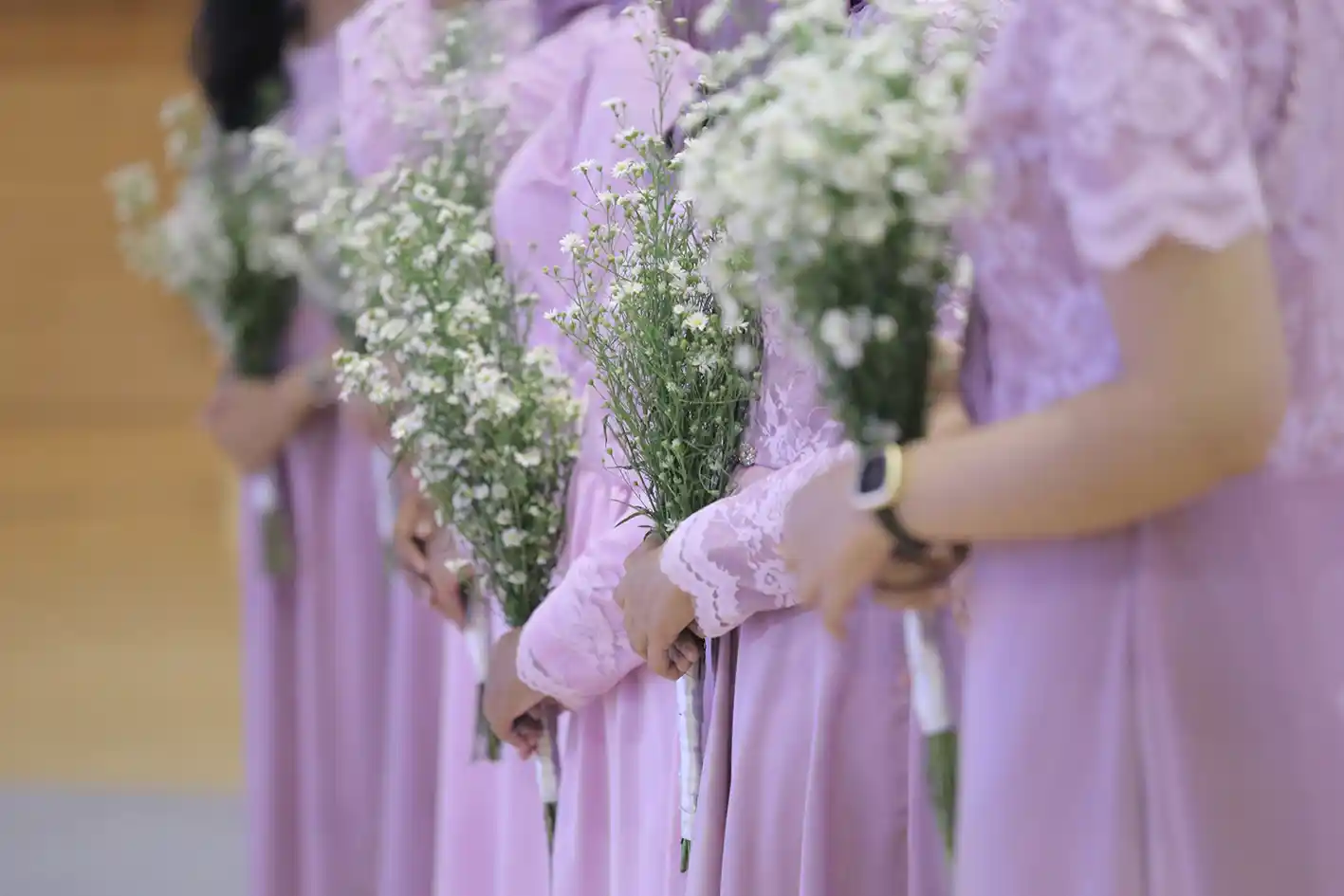 17 Inspirasi Seragam Bridesmaid Hijab Terbaru yang Cantik